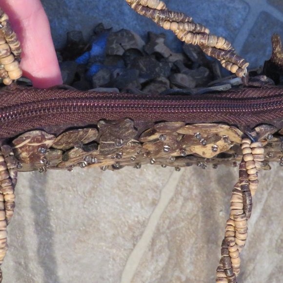 COCONUT SHELL AND ABALONE HANDBAG 16" x 11" (55J) - Picture 5 of 8